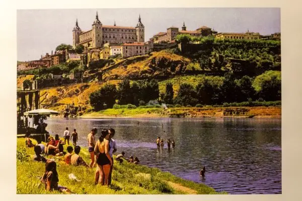 Toledanos bañandose en el Tajo en los años 70