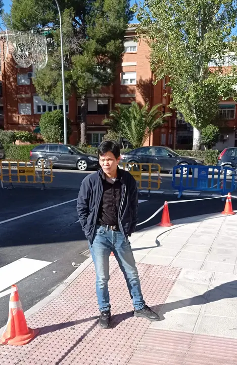 Chino Manolo. 你好，Poligono的朋友们。虽然我总是看起来很生气，但我非常喜欢这个社区。向大家问好。11 de junio de 2024