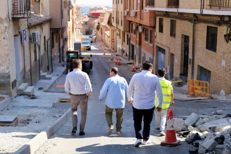 Carlos Velazquez visita obras zona de las Virgene