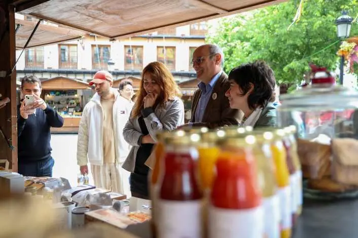 Mercado de artesanía en Toledo