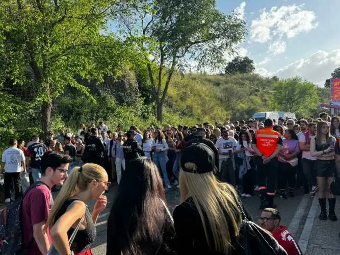 Cinturón policial ante la afluencia masiva
