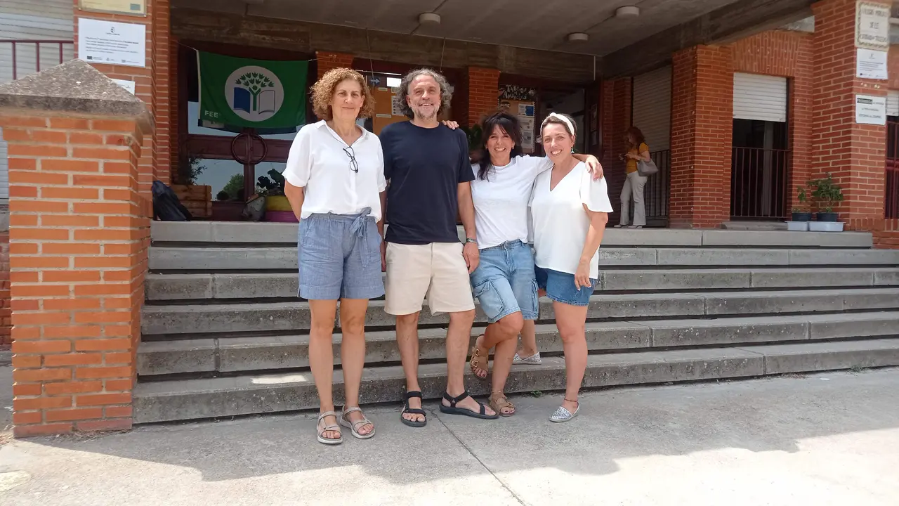 Equipo directivo. Beni (administrativa), Carlos (director),Lourdes (secretria), Marta (jefa de estudios). Izq-dch
