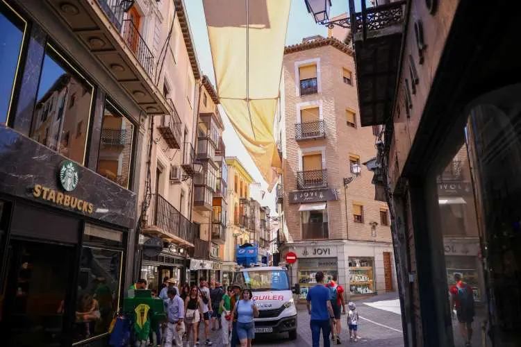 Toldos calle comercio