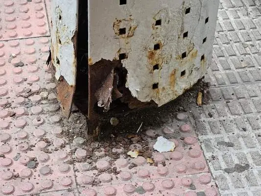 Fotografia-papelera-rota-1536x1152