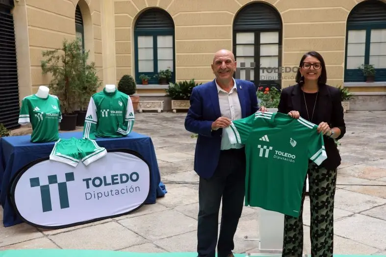 Pilar Martin y Pablo Burillon en la presentación de equipaciones