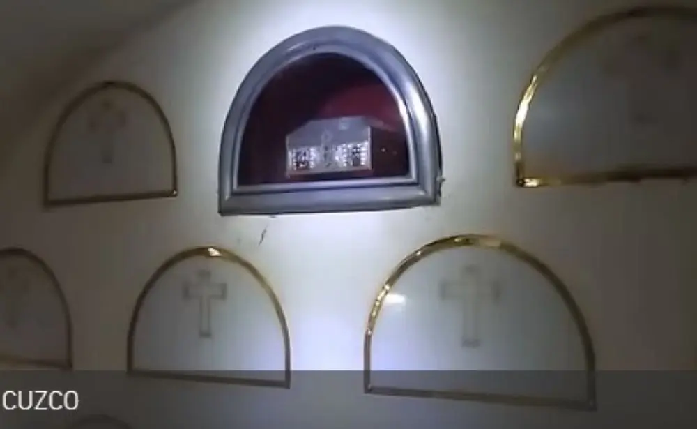 Urna en la que se conservan las cenizas de parte de los restos mortales del Inca Garcilaso de la Vega, en la cripta de la Iglesia del Triunfo