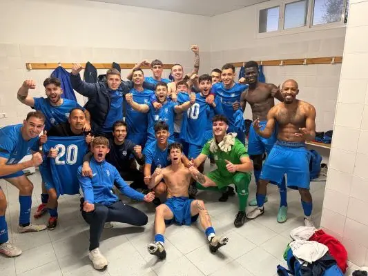 Los chicos del Benque celebrando la victoria