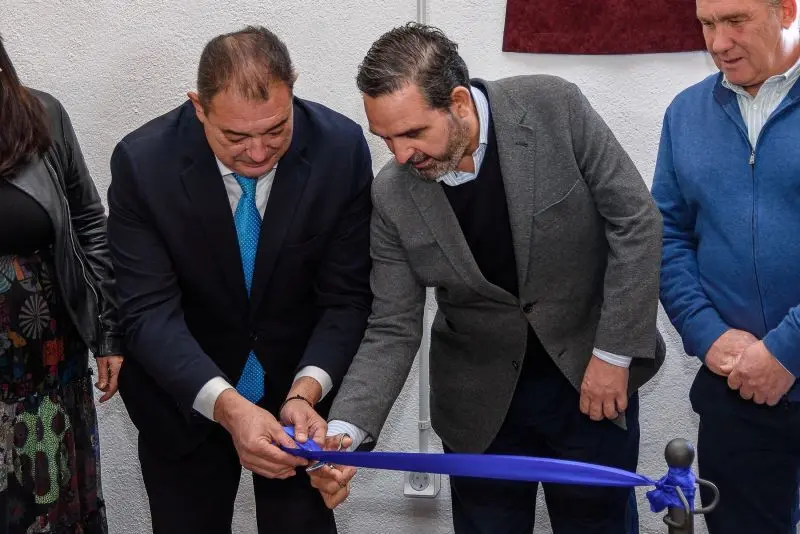 Romera y Fernandez inaugurando el nuevo espacio social de Galvez