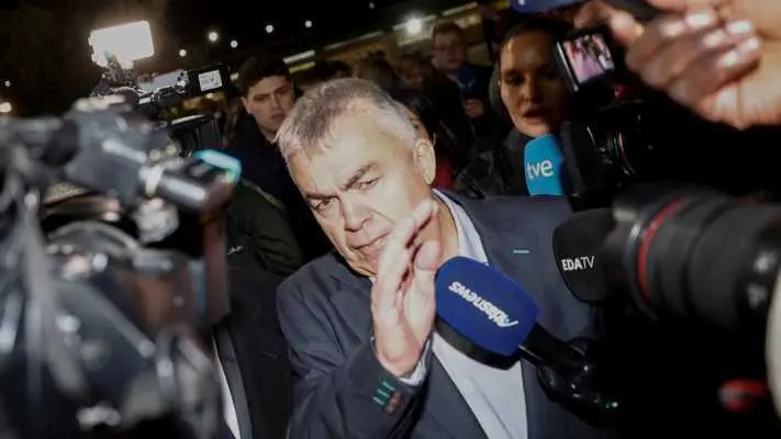 Santos Cerd&aacute;n sale de la carcel