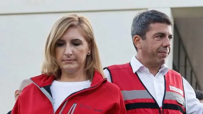 salome-pradas-junto-a-carlos-mazon-salen-del-cecopi_56f6