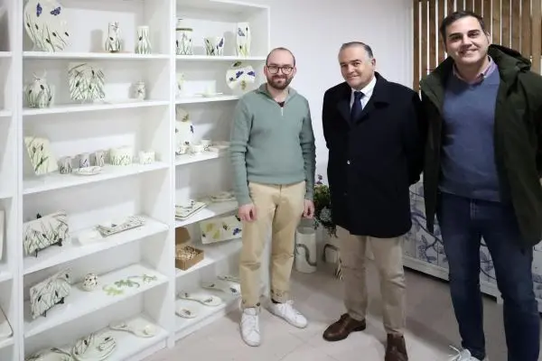 El-alcalde-Jose-Julian-concejal-IPETA-Javier-Munoz-Gallego-El-cuaderno-azul-Alvaro-Calvo-Talavera-de-la-Reina-1536x1024