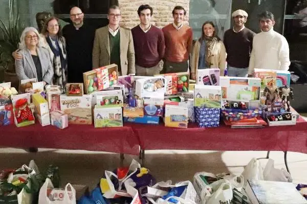 Recogida-de-juguetes-con-Tomas-Rufo-a-favor-de-Caritas-Interparroquial-Talavera-Rafael-Morales-2048x1365
