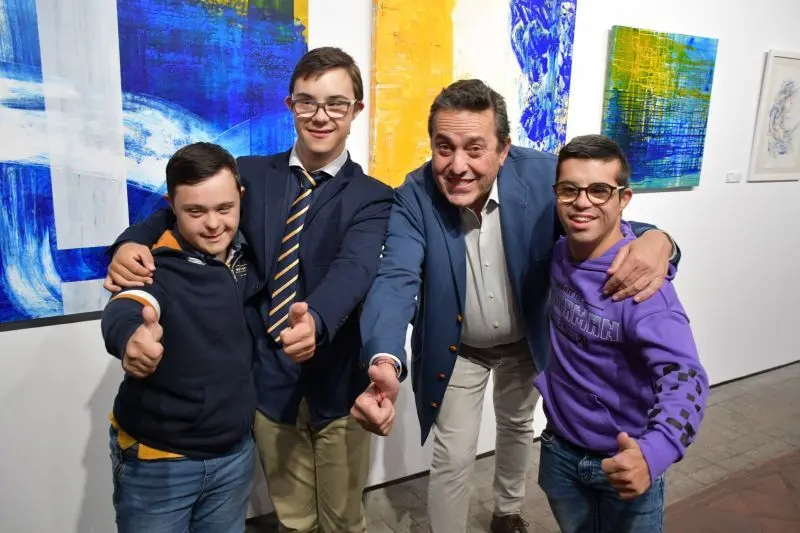 el diputado Pablo Barroso con los jovenes de down Talavera