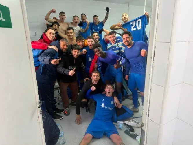 Los jugadores del Benque celebrando la victoria