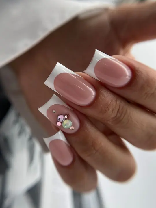 Dise&ntilde;o de u&ntilde;as elegante con estilo actual, realizado con profesionalismo y atenci&oacute;n al detalle.