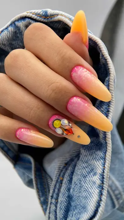 Manicura con dise&ntilde;o creativo y moderno, perfecta para quienes buscan u&ntilde;as originales con estilo y personalidad.