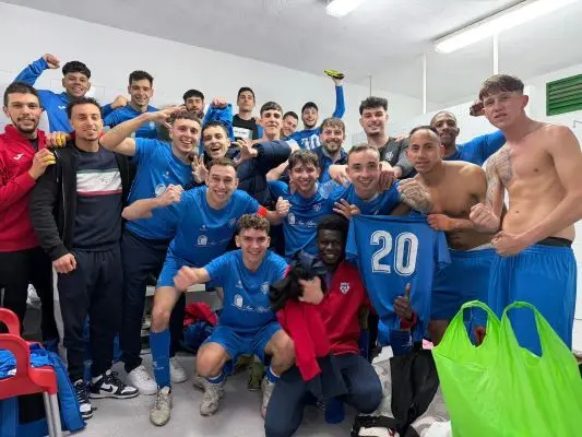 Los jugadores del Benque celebrando la victoria