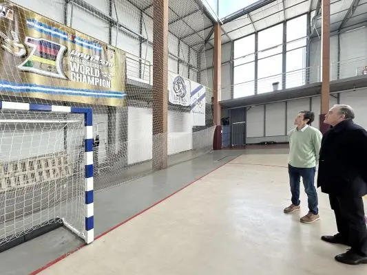 El-alcalde-del-Ayuntamiento-de-Talavera-Jose-Julian-Gregorio-concejal-de-Deportes-Antonio-Nunez-lona-Alvaro-Bautista-JAJE-scaled