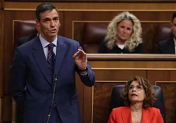 <p>El presidente del Gobierno, Pedro S&aacute;nchez, compareci&oacute; en el Congreso para abordar la crisis internacional derivada del conflicto con Ir&aacute;n. Durante su intervenci&oacute;n, defendi&oacute; la postura de Espa&ntilde;a contraria a la implicaci&oacute;n militar y anunci&oacute; un paquete de medidas econ&oacute;micas destinado a mitigar el impacto de la situaci&oacute;n en hogares y empresas. La comparecencia gener&oacute; un intenso debate pol&iacute;tico, reflejando la preocupaci&oacute;n por las consecuencias econ&oacute;micas y geopol&iacute;ticas del conflicto.</p>

