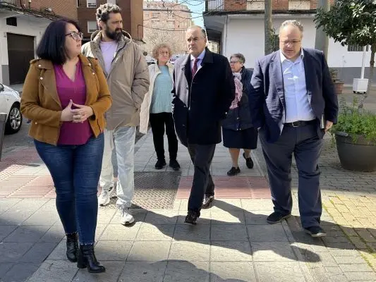 1533-El-alcalde-de-Talavera-Jose-Julian-Gregorio-concejales-Bene-Garcia-Gelen-Delgado-barrio-La-Milagrosa-scaled