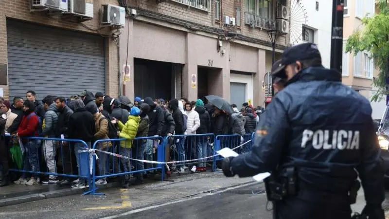 Colas de inmigrantes