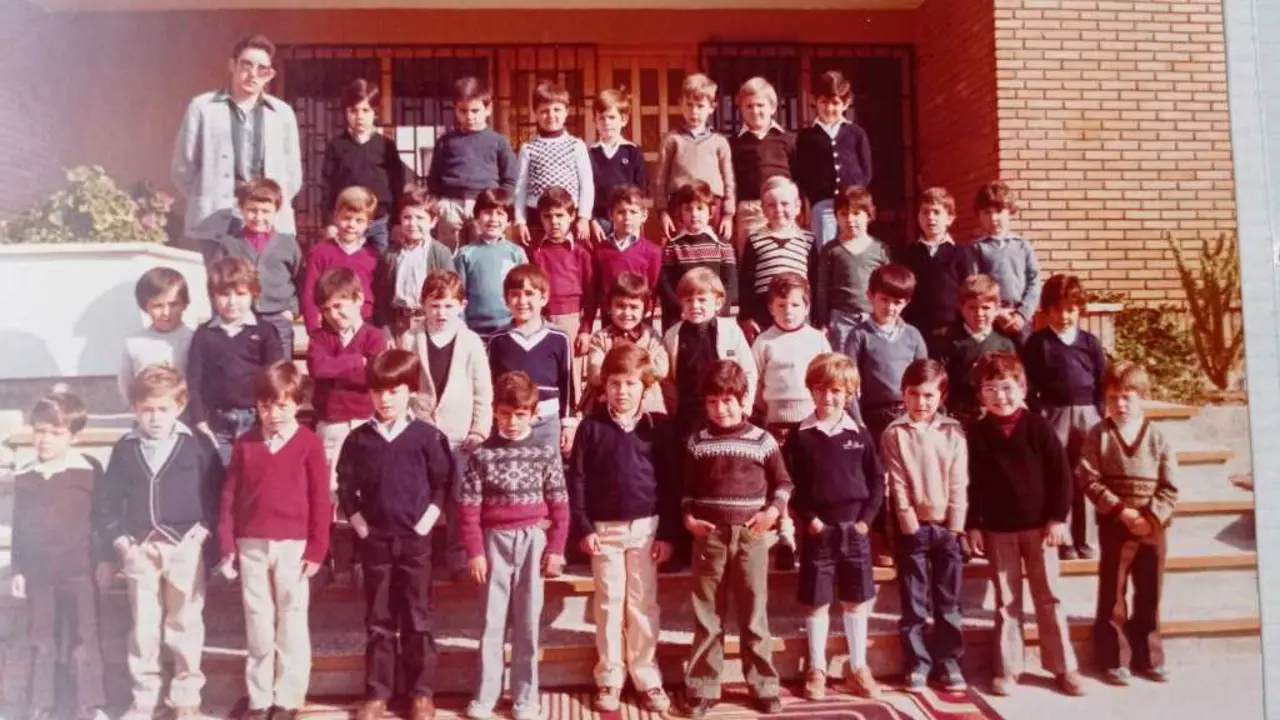 Alumnos de Maristas en las tradicionales fotos que se realizaban cada año. 1981