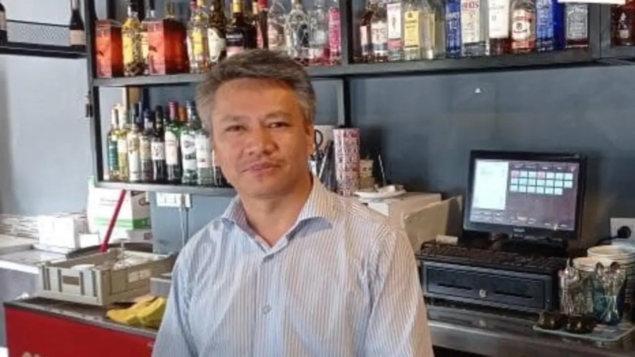 Pepe dentro de la barra de Bola 10 portada