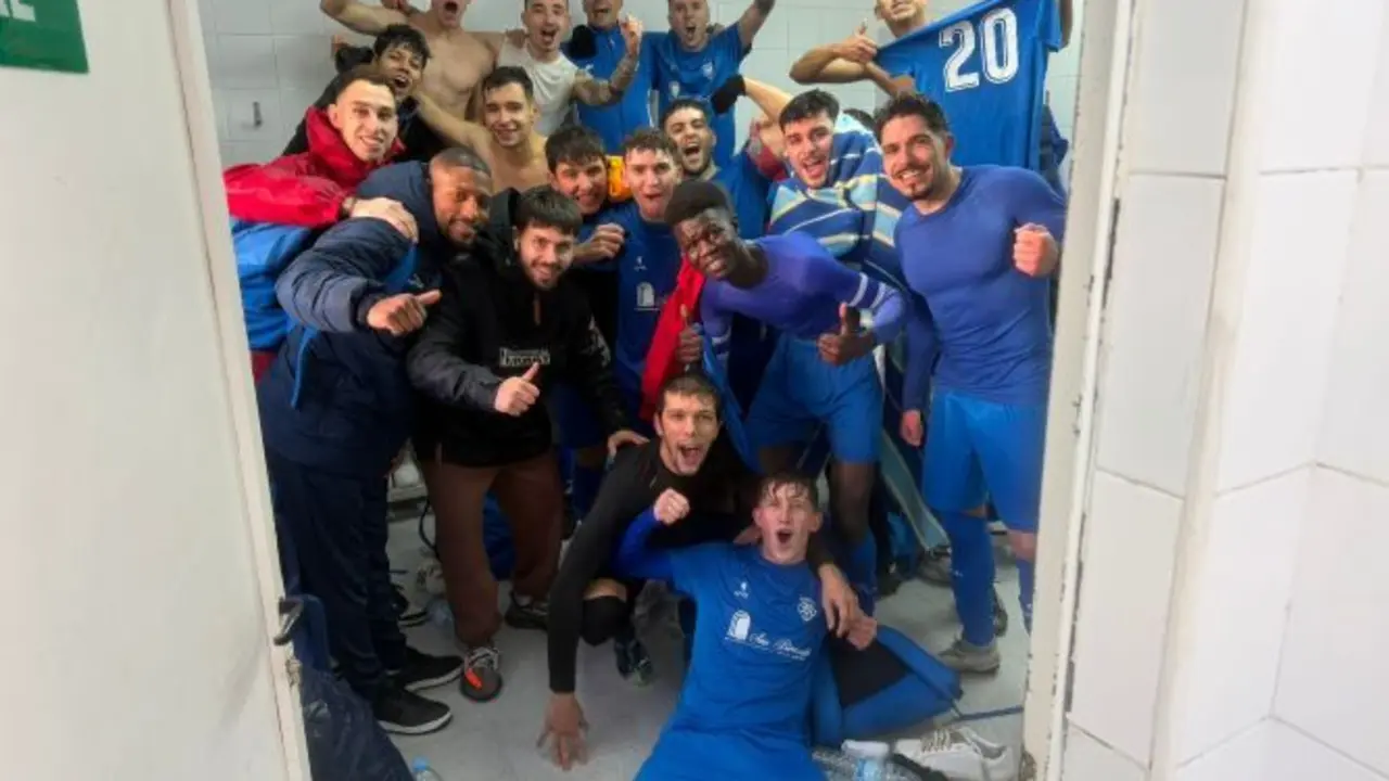 Los jugadores del Benque celebrando la victoria