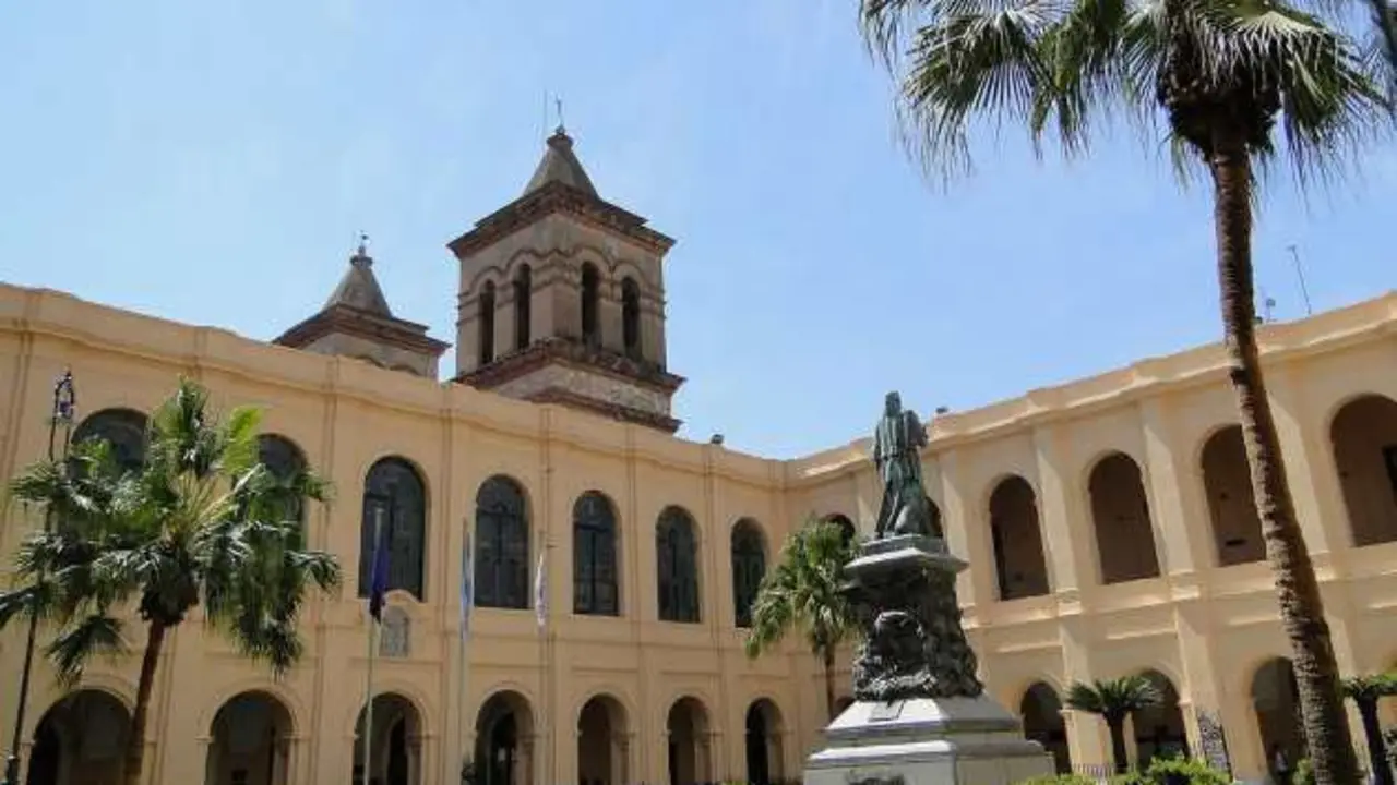 Fundada por los jesuitas el 19 de junio de 1613, la <b data-path-to-node="0" data-index-in-node="52">Universidad Nacional de C&oacute;rdoba</b> es la instituci&oacute;n de estudios superiores m&aacute;s antigua de Argentina