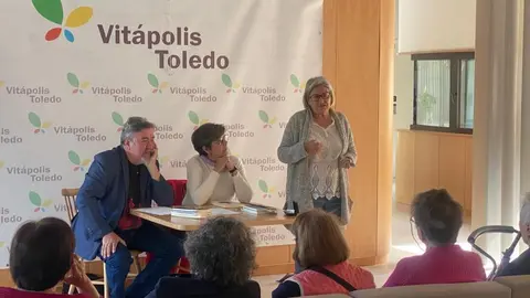Celebración del Día del libro en Vitápolis. Ricardo García-Aranda y Rosa Benito