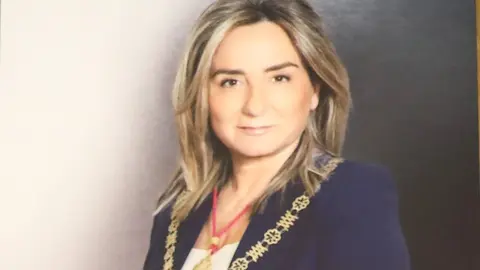 Retrato de Milagros Tolón primer plano 2