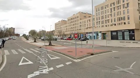 Atropello en el paso de peatones que une la avenida Río Boladiez y calle Río Cascajoso