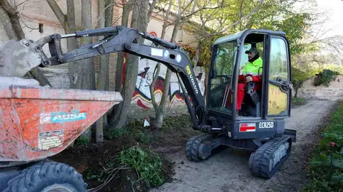 Alcalde visita obra senda