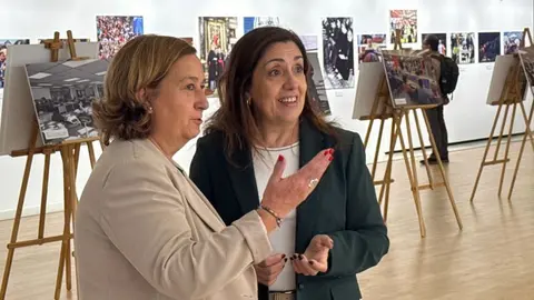 La presidenta de la Diputacion de Toled  o visita la exposicion fotografica de la agencia efe en Castilla la Mancha