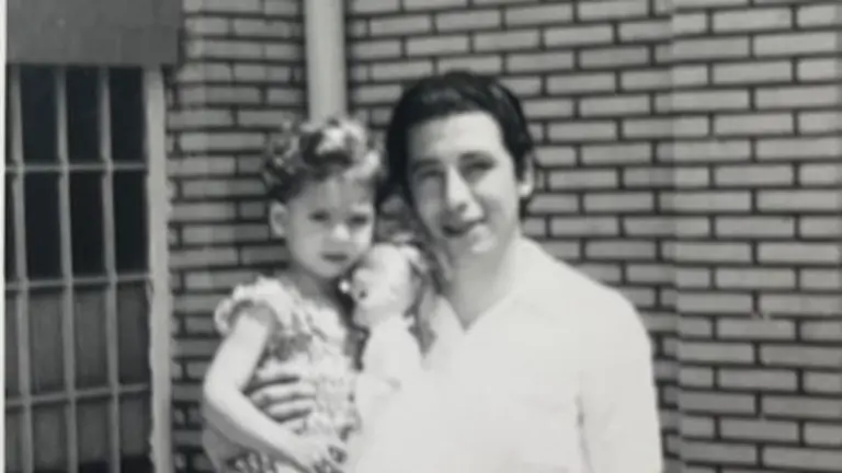 Nany con su padre en lo que sería el disco pub Edén 1