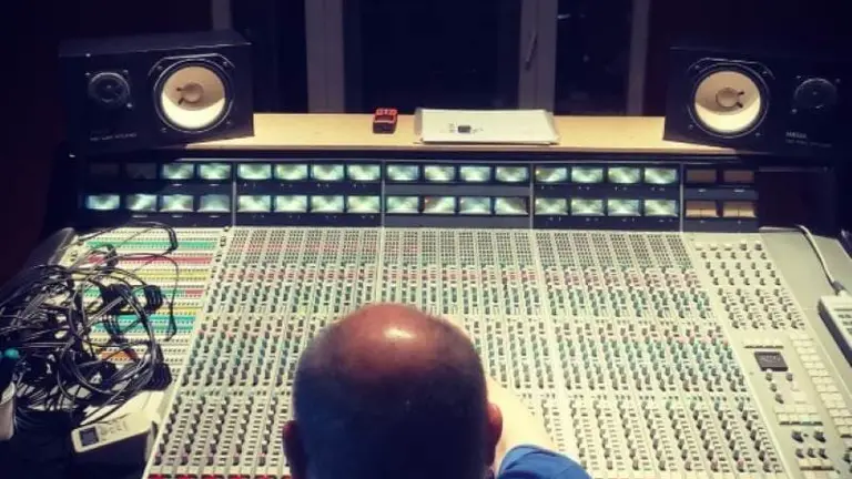 Mesa de mezclas y Toni Quitana