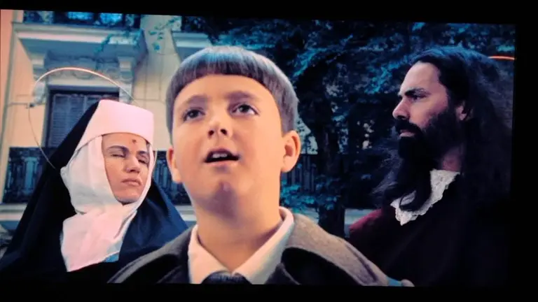 Iker interpretando a Paco Porras de niño