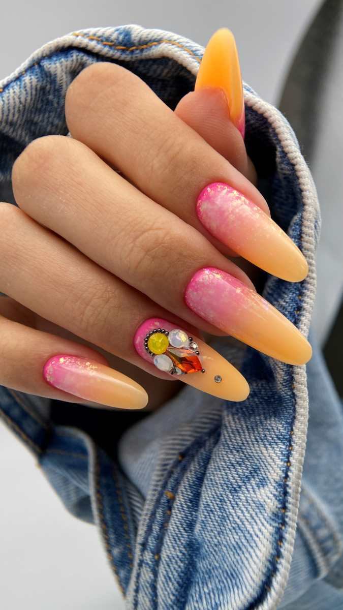 Manicura con diseño creativo y moderno, perfecta para quienes buscan uñas originales con estilo y personalidad.