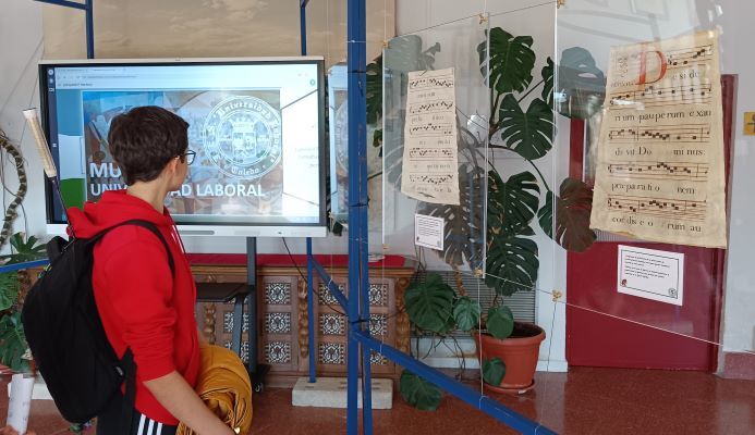 Detalle exposición biblioteca Universidad Laboral de Toledo