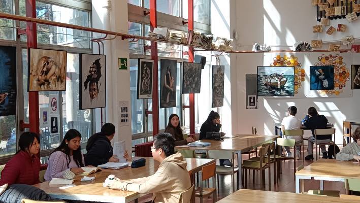 Exposición en la biblioteca de la Universidad Laboral de Toledo